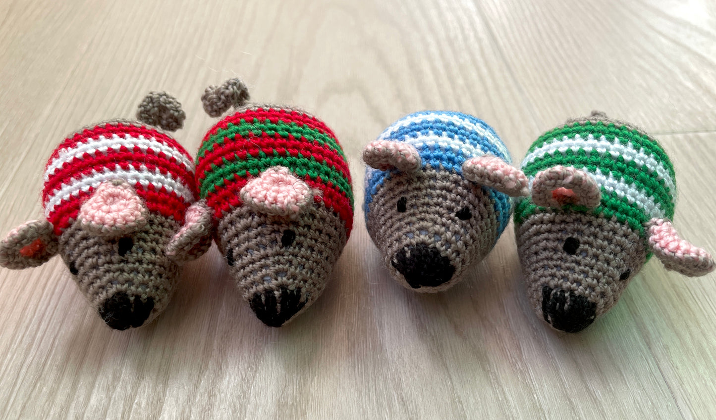 Crochet Catnip Mouse in Christmas Jumper, Cat Toy - 4 colours!