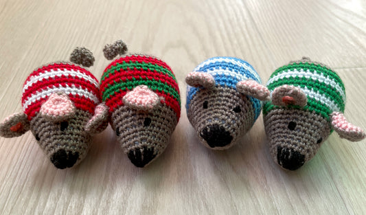 Crochet Catnip Mouse in Christmas Jumper, Cat Toy - 4 colours!