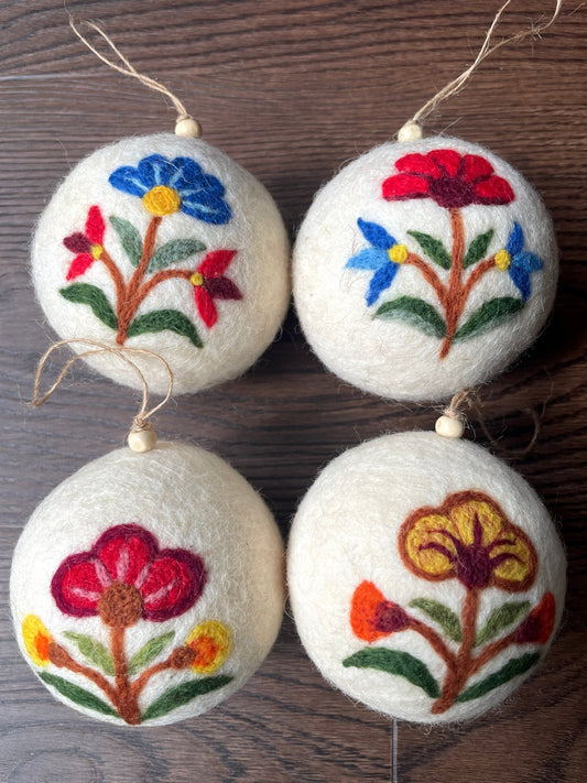 Arts & Crafts Floral Creme Felt Baubles